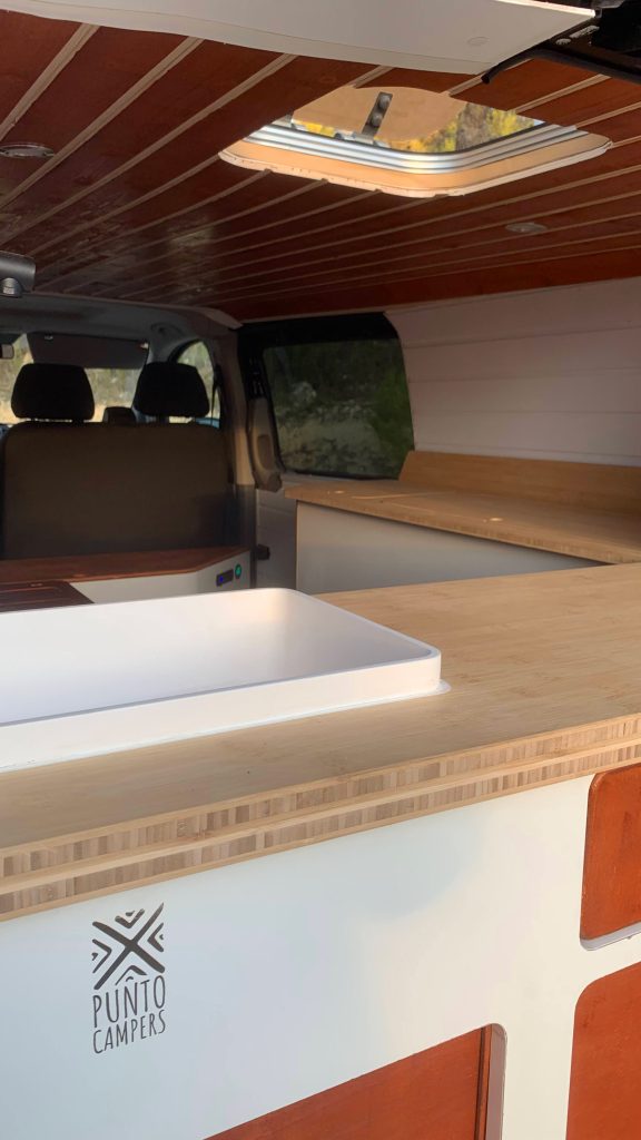 interior encimera camper